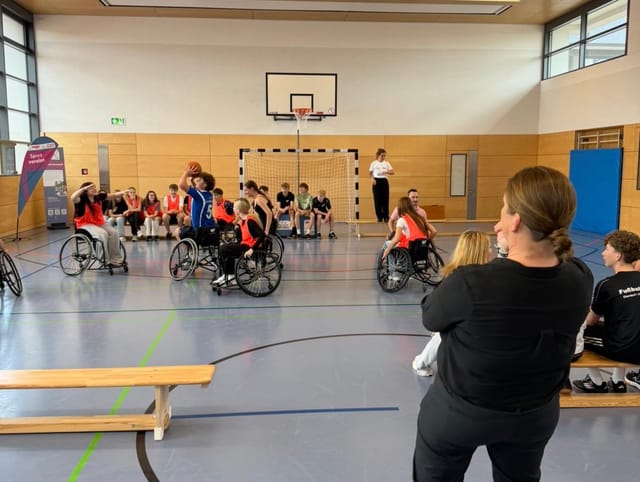 Mit dem Inklusionsmobil in der Naabtal-Realschule in Nabburg